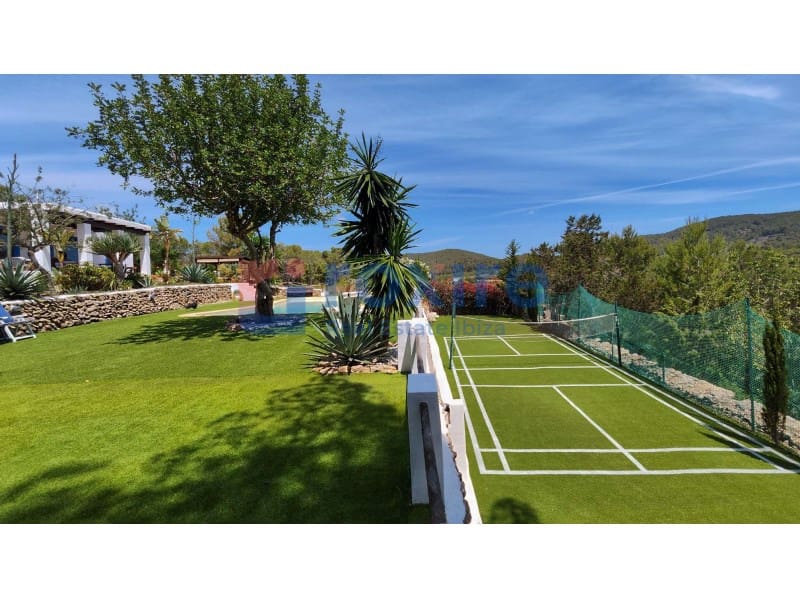 4 bedroom Villa for rent in Santa Gertrudis de Fruitera with pool garage - € 7,000 (Ref: 9774344)