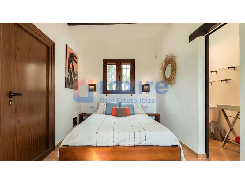 4 bedroom Villa for rent in Santa Gertrudis de Fruitera with pool garage - € 7,000 (Ref: 9774344)