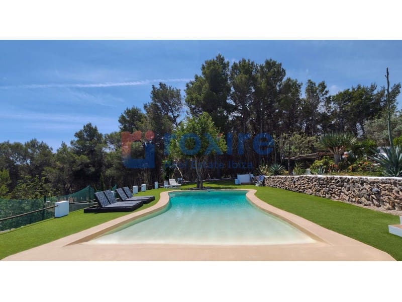 4 bedroom Villa for rent in Santa Gertrudis de Fruitera with pool garage - € 7,000 (Ref: 9774344)