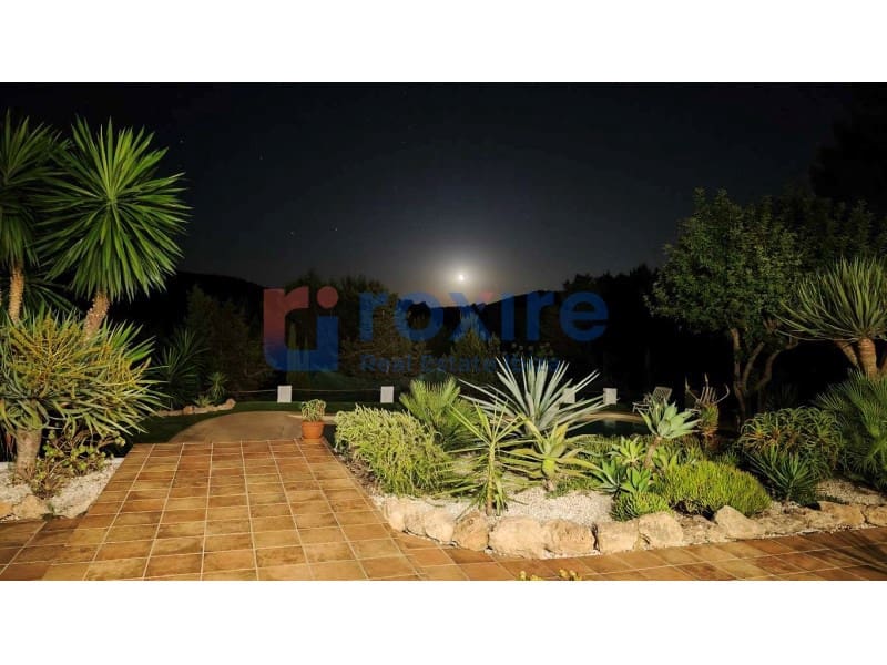 4 bedroom Villa for rent in Santa Gertrudis de Fruitera with pool garage - € 7,000 (Ref: 9774344)