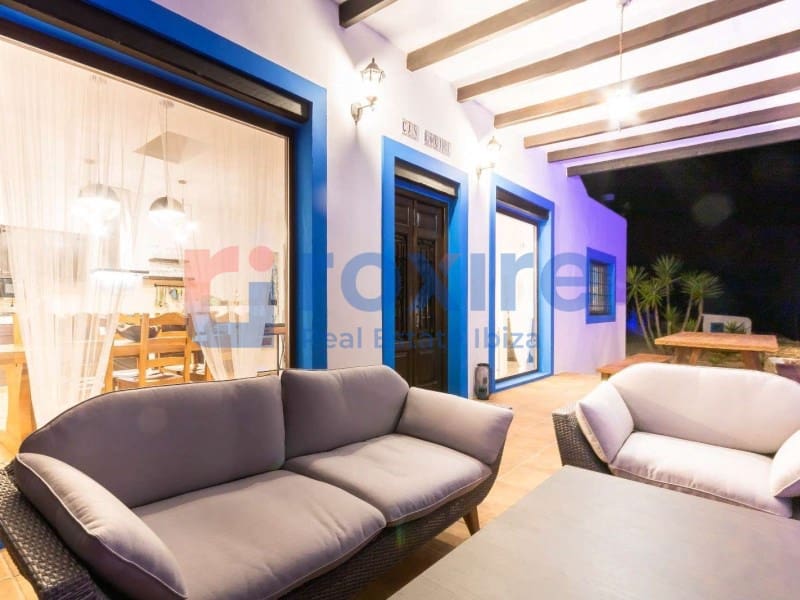 4 bedroom Villa for rent in Santa Gertrudis de Fruitera with pool garage - € 7,000 (Ref: 9774344)