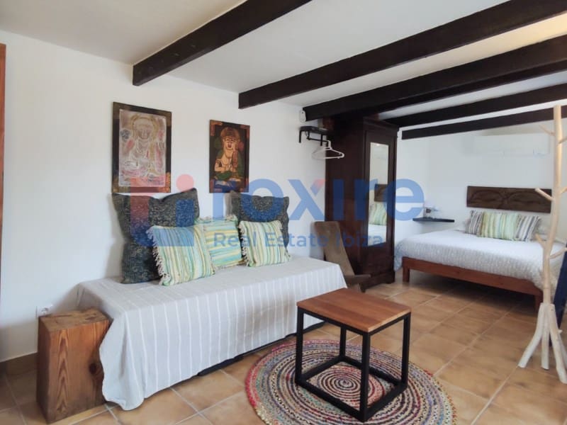 4 bedroom Villa for rent in Santa Gertrudis de Fruitera with pool garage - € 7,000 (Ref: 9774344)
