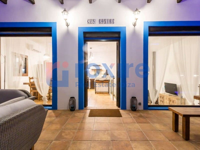 4 bedroom Villa for rent in Santa Gertrudis de Fruitera with pool garage - € 7,000 (Ref: 9774344)