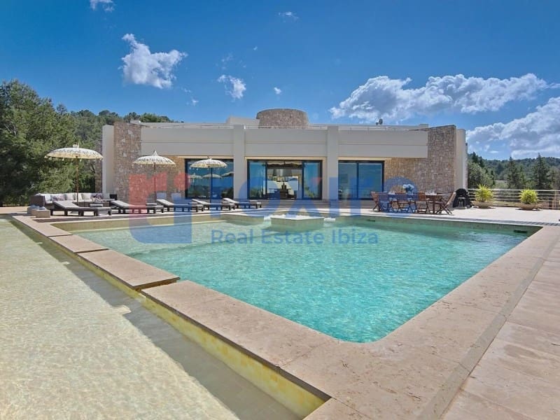 4 bedroom Villa for rent in Cala d'en Bou with pool - € 12,500 (Ref: 9774347)