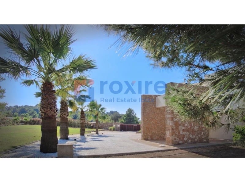 4 bedroom Villa for rent in Cala d'en Bou with pool - € 12,500 (Ref: 9774347)