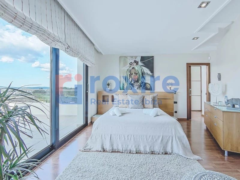 4 bedroom Villa for rent in Cala d'en Bou with pool - € 12,500 (Ref: 9774347)