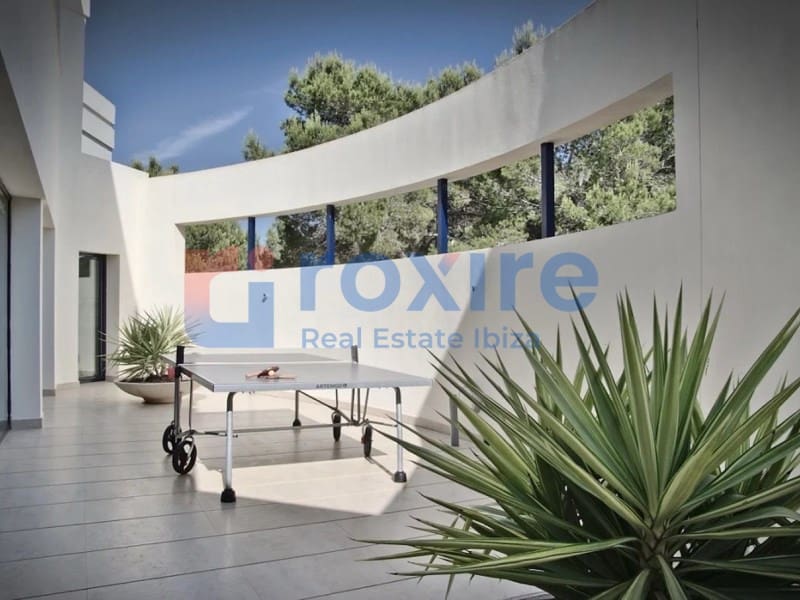 4 bedroom Villa for rent in Cala d'en Bou with pool - € 12,500 (Ref: 9774347)