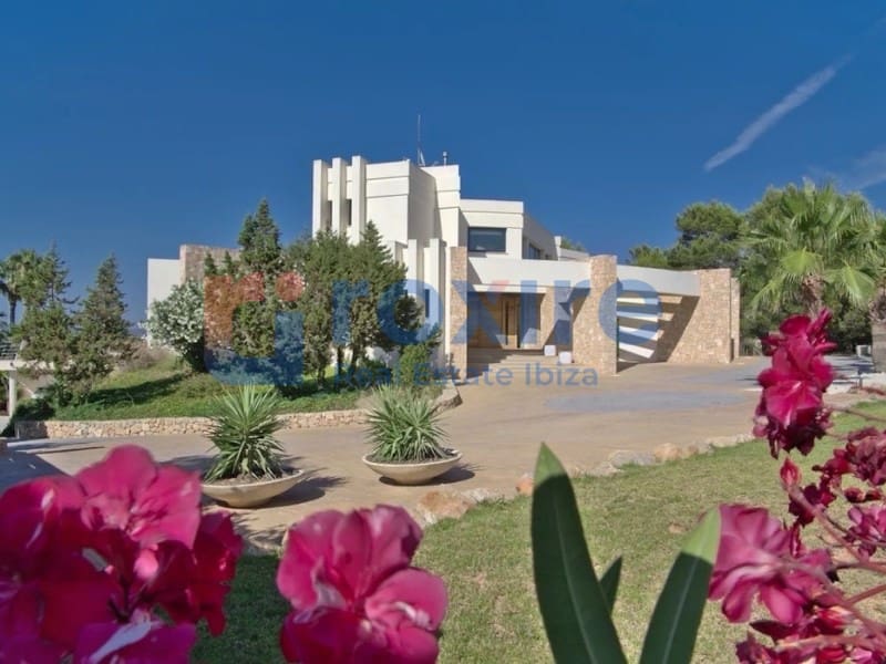 4 bedroom Villa for rent in Cala d'en Bou with pool - € 12,500 (Ref: 9774347)