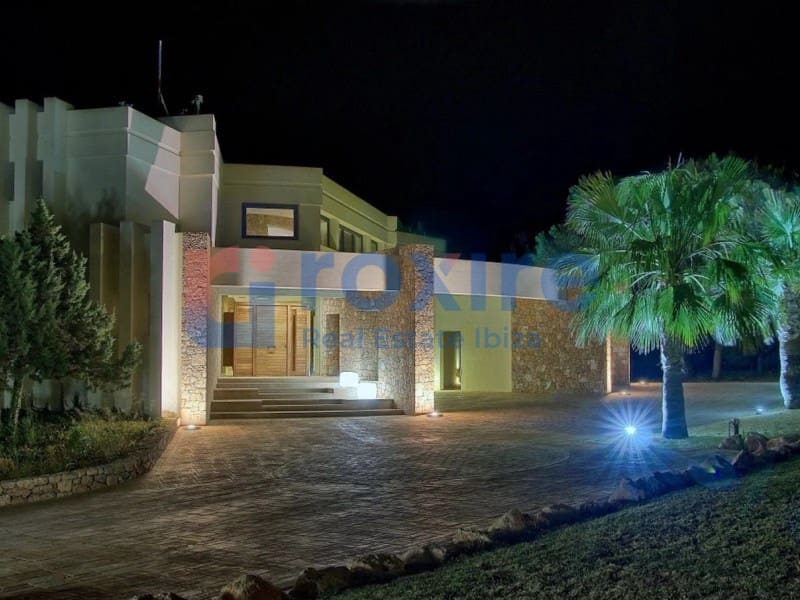 4 bedroom Villa for rent in Cala d'en Bou with pool - € 12,500 (Ref: 9774347)