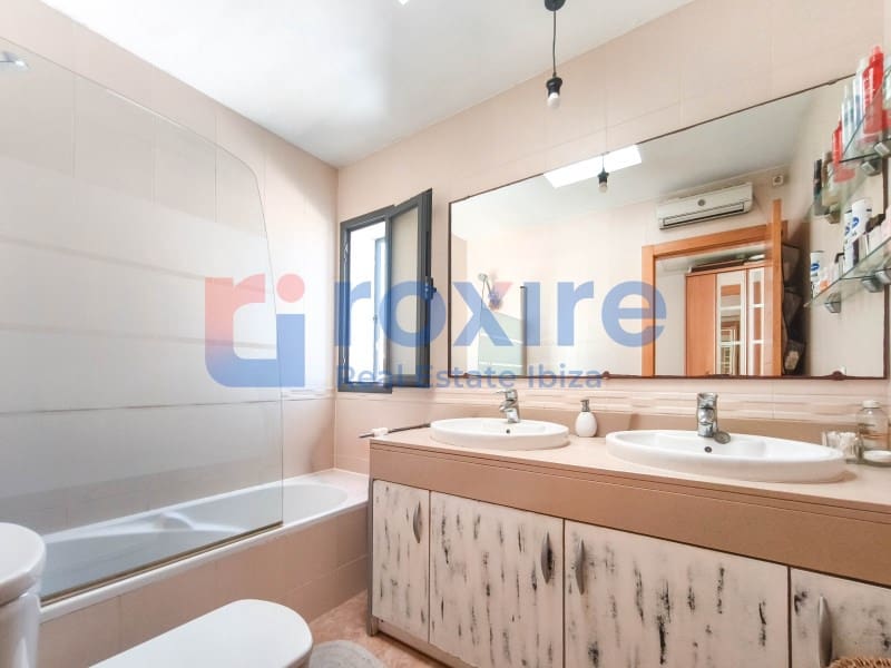 3 bedroom Townhouse for sale in Cala d'en Bou with pool garage - € 620,000 (Ref: 9774348)