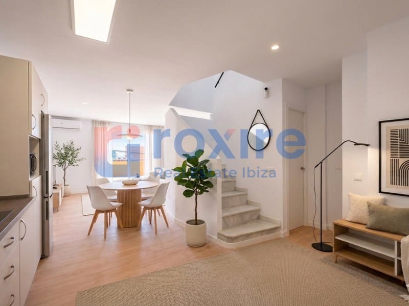 3 bedroom Apartment for sale in Playa d'en Bossa with garage - € 598,000 (Ref: 9774349)