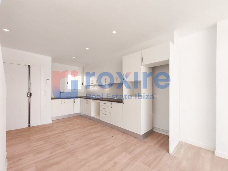 3 bedroom Apartment for sale in Playa d'en Bossa with garage - € 598,000 (Ref: 9774349)