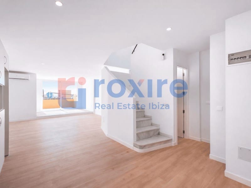 3 bedroom Apartment for sale in Playa d'en Bossa with garage - € 598,000 (Ref: 9774349)