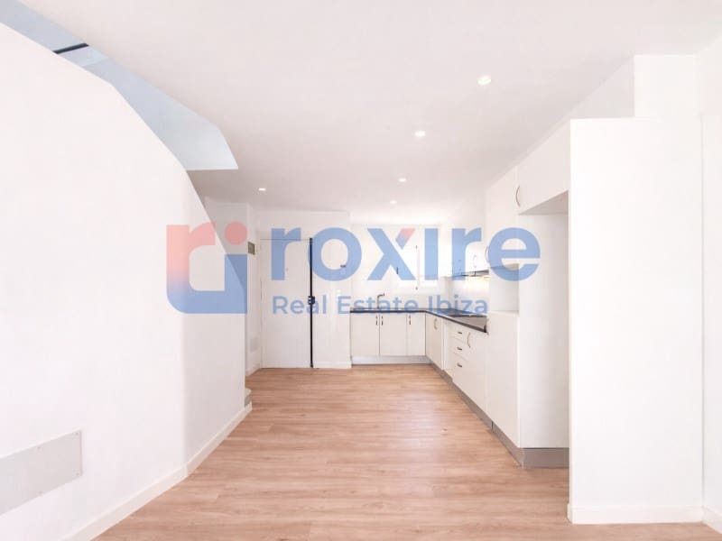 3 bedroom Apartment for sale in Playa d'en Bossa with garage - € 598,000 (Ref: 9774349)