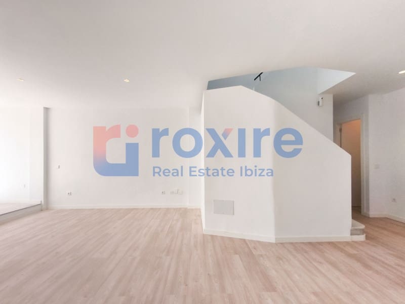 3 bedroom Apartment for sale in Playa d'en Bossa with garage - € 598,000 (Ref: 9774349)