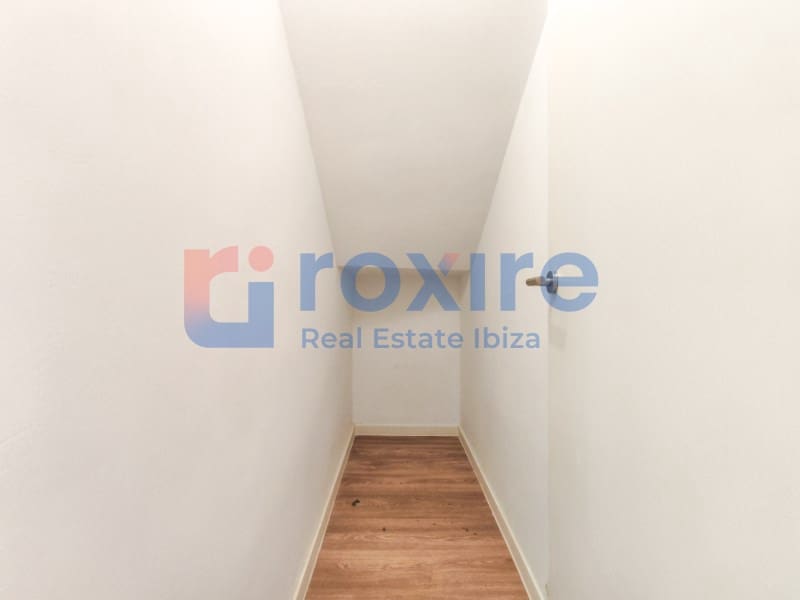 3 bedroom Apartment for sale in Playa d'en Bossa with garage - € 598,000 (Ref: 9774349)