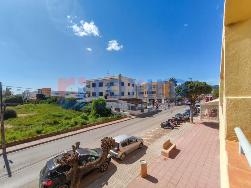 3 bedroom Apartment for sale in Playa d'en Bossa with garage - € 598,000 (Ref: 9774349)