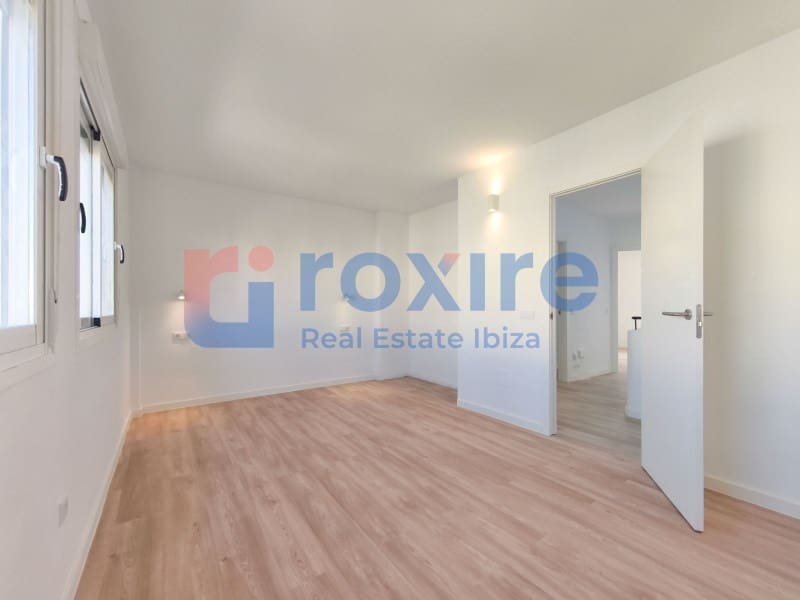 3 bedroom Apartment for sale in Playa d'en Bossa with garage - € 598,000 (Ref: 9774349)