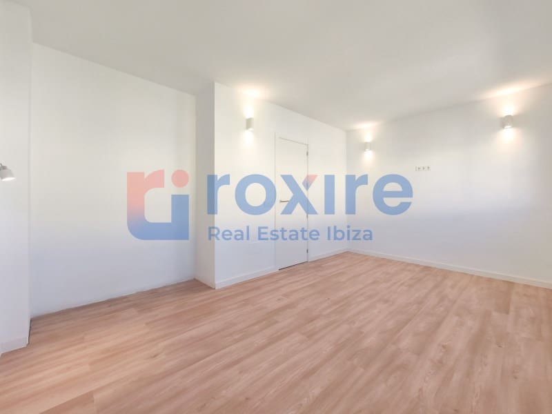 3 bedroom Apartment for sale in Playa d'en Bossa with garage - € 598,000 (Ref: 9774349)