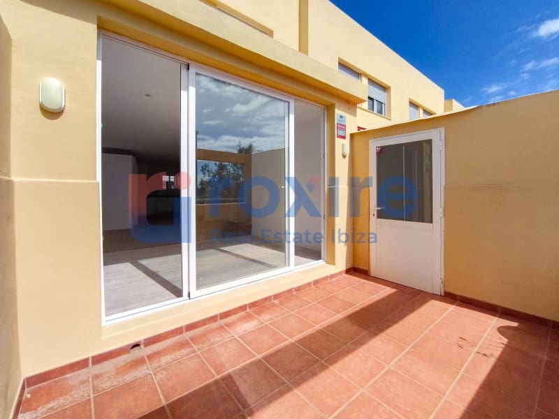 3 bedroom Apartment for sale in Playa d'en Bossa with garage - € 598,000 (Ref: 9774349)