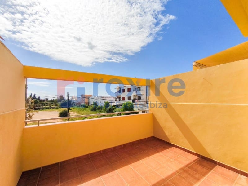 3 bedroom Apartment for sale in Playa d'en Bossa with garage - € 598,000 (Ref: 9774349)