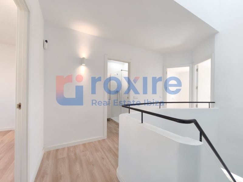 3 bedroom Apartment for sale in Playa d'en Bossa with garage - € 598,000 (Ref: 9774349)