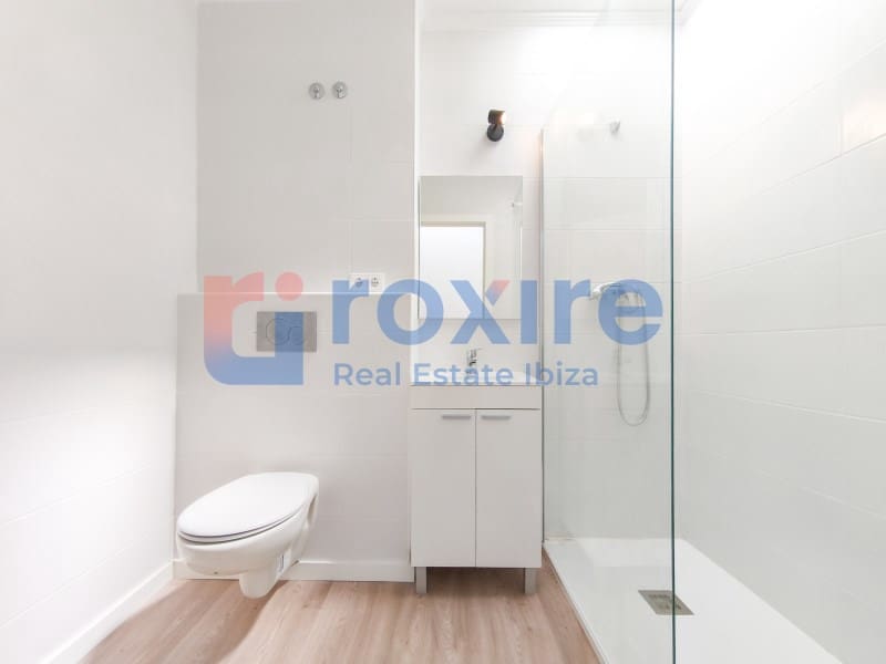 3 bedroom Apartment for sale in Playa d'en Bossa with garage - € 598,000 (Ref: 9774349)