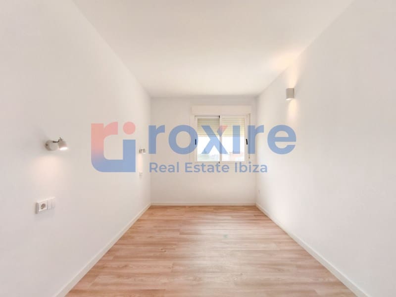 3 bedroom Apartment for sale in Playa d'en Bossa with garage - € 598,000 (Ref: 9774349)