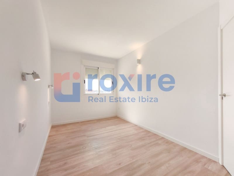 3 bedroom Apartment for sale in Playa d'en Bossa with garage - € 598,000 (Ref: 9774349)