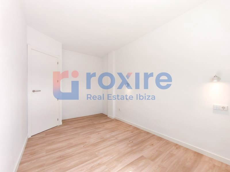 3 bedroom Apartment for sale in Playa d'en Bossa with garage - € 598,000 (Ref: 9774349)