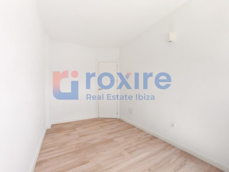 3 bedroom Apartment for sale in Playa d'en Bossa with garage - € 598,000 (Ref: 9774349)