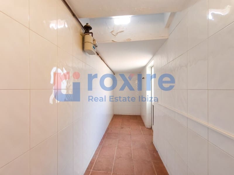 3 bedroom Apartment for sale in Playa d'en Bossa with garage - € 598,000 (Ref: 9774349)