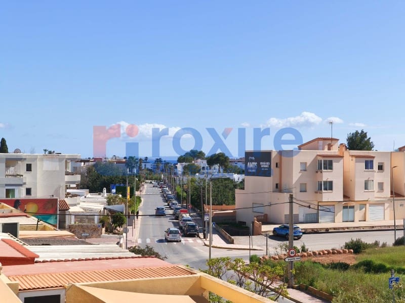 3 bedroom Apartment for sale in Playa d'en Bossa with garage - € 598,000 (Ref: 9774349)