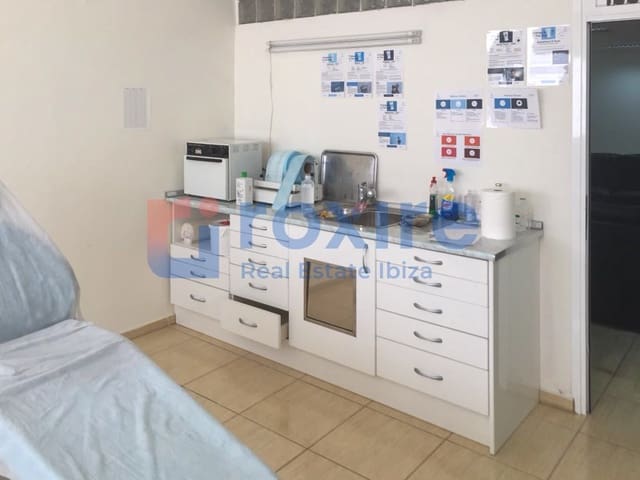 Commercieel te koop in Cala d'en Bou, San Jose / Sant Josep de Sa Talaia - € 800.000 (Ref: 9774352)