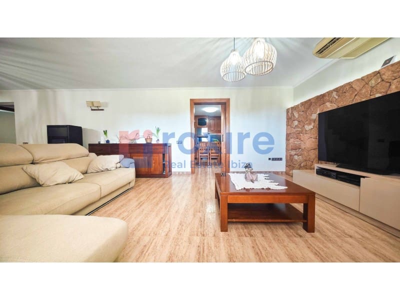 3 bedroom Villa for rent in Sant Antoni de Portmany with garage - € 5,500 (Ref: 9774355)