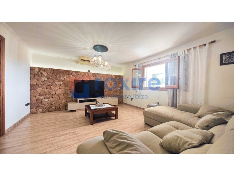 3 bedroom Villa for rent in Sant Antoni de Portmany with garage - € 5,500 (Ref: 9774355)