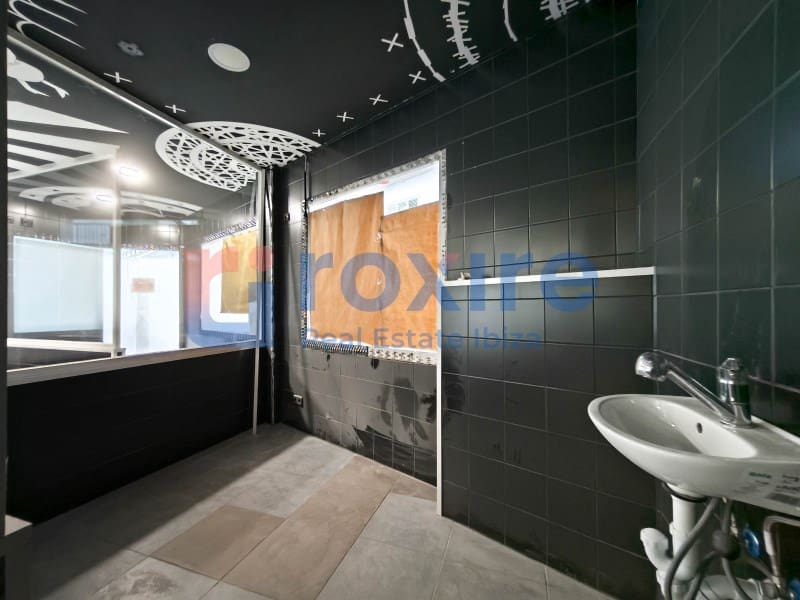 Commercial for rent in Sant Antoni de Portmany - € 2,000 (Ref: 9774358)