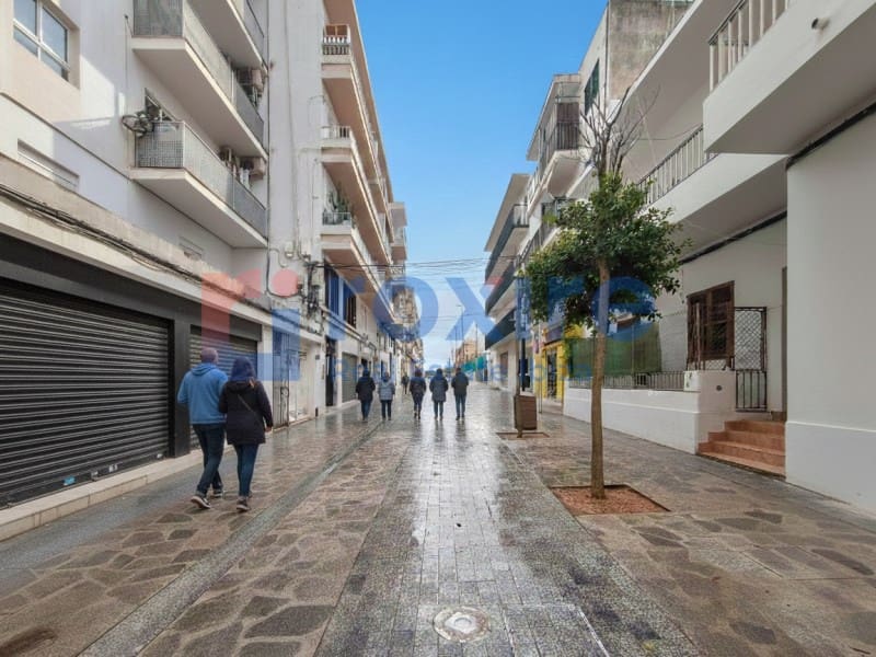 Commercial for rent in Sant Antoni de Portmany - € 1,800 (Ref: 9774359)