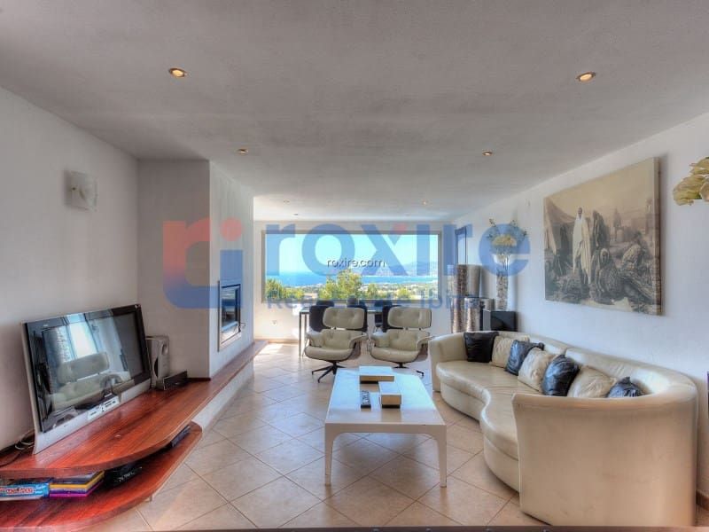 5 bedroom Villa for rent in Cala d'en Bou with pool garage - € 6,000 (Ref: 9774362)