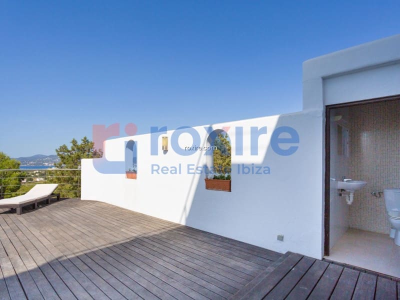 5 bedroom Villa for rent in Cala d'en Bou with pool garage - € 6,000 (Ref: 9774362)
