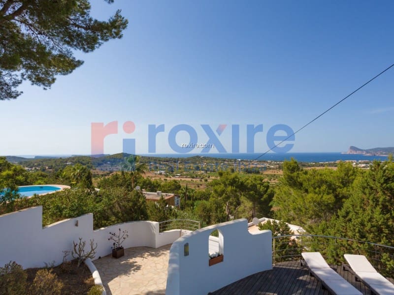 5 bedroom Villa for rent in Cala d'en Bou with pool garage - € 6,000 (Ref: 9774362)