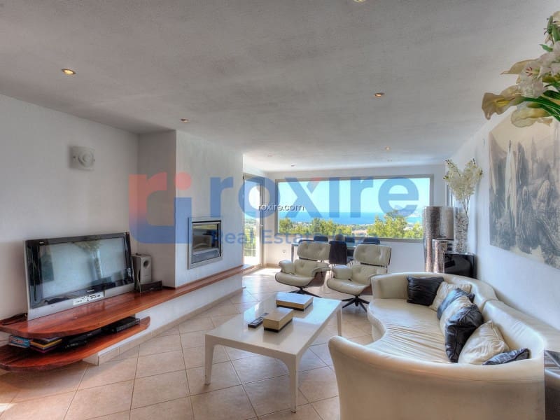 5 bedroom Villa for rent in Cala d'en Bou with pool garage - € 6,000 (Ref: 9774362)