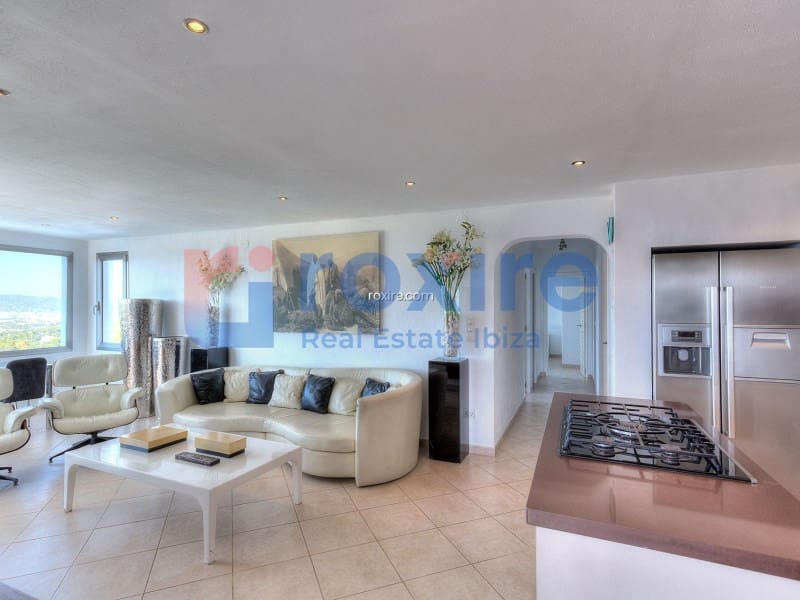 5 bedroom Villa for rent in Cala d'en Bou with pool garage - € 6,000 (Ref: 9774362)