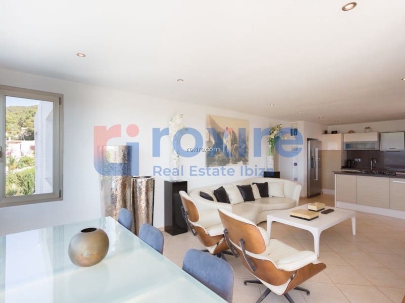 5 bedroom Villa for rent in Cala d'en Bou with pool garage - € 6,000 (Ref: 9774362)