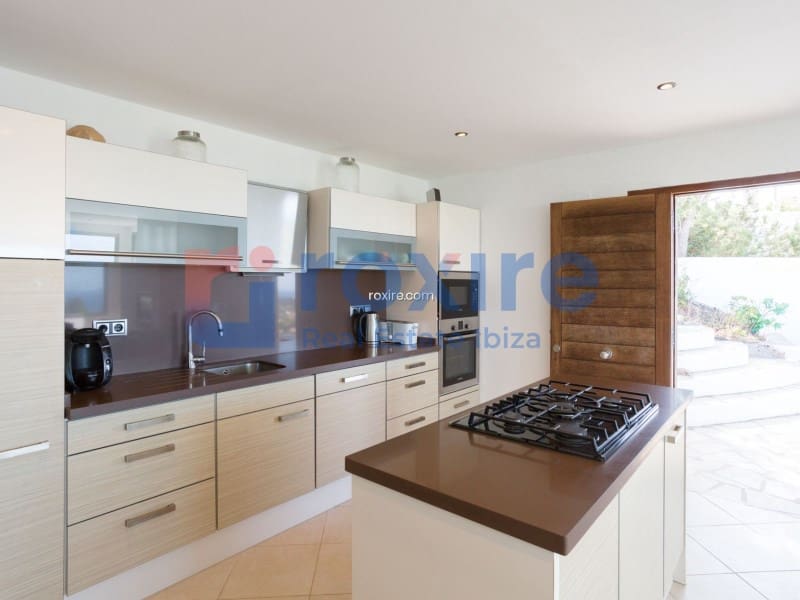 5 bedroom Villa for rent in Cala d'en Bou with pool garage - € 6,000 (Ref: 9774362)