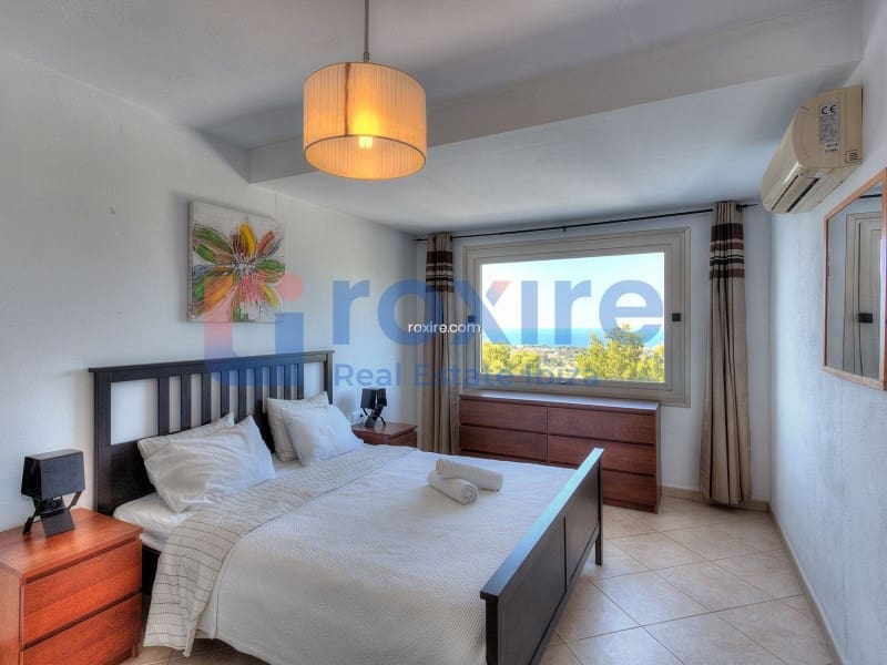 5 bedroom Villa for rent in Cala d'en Bou with pool garage - € 6,000 (Ref: 9774362)