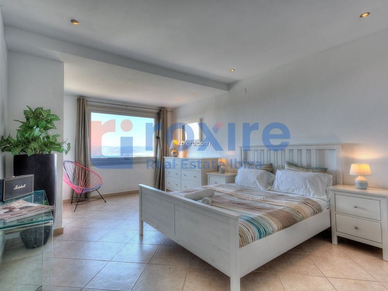 5 bedroom Villa for rent in Cala d'en Bou with pool garage - € 6,000 (Ref: 9774362)