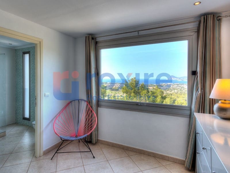 5 bedroom Villa for rent in Cala d'en Bou with pool garage - € 6,000 (Ref: 9774362)