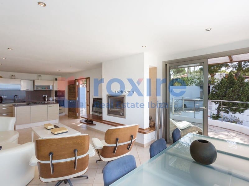 5 bedroom Villa for rent in Cala d'en Bou with pool garage - € 6,000 (Ref: 9774362)