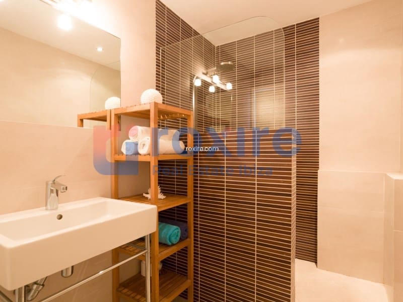 5 bedroom Villa for rent in Cala d'en Bou with pool garage - € 6,000 (Ref: 9774362)